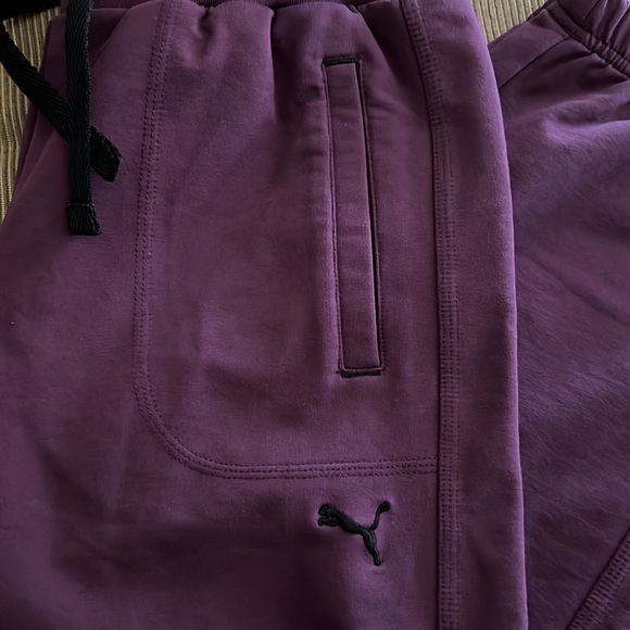 Puma sports cropped sweatpants. - Picture 6 of 9